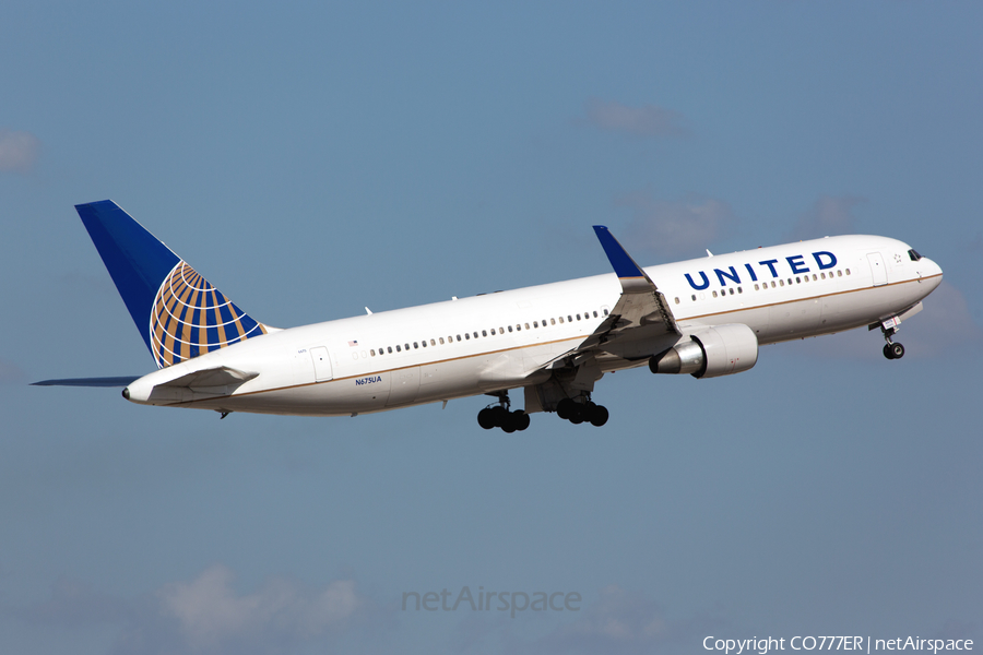 United Airlines Boeing 767-322(ER) (N675UA) | Photo 22484