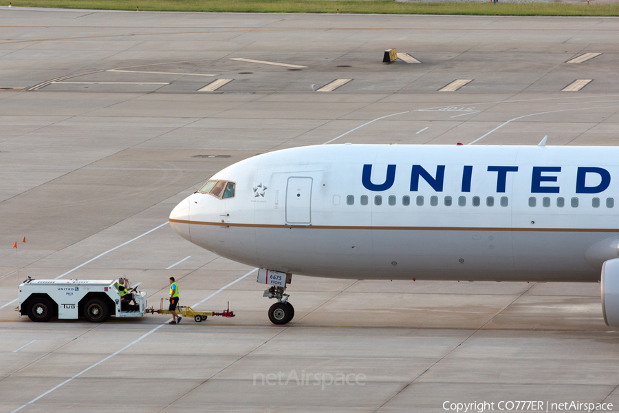 United Airlines Boeing 767-322(ER) (N675UA) | Photo 54474