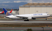 United Airlines Boeing 767-322(ER) (N675UA) at  Los Angeles - International, United States