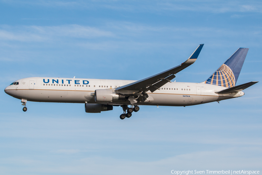 United Airlines Boeing 767-322(ER) (N675UA) | Photo 357594
