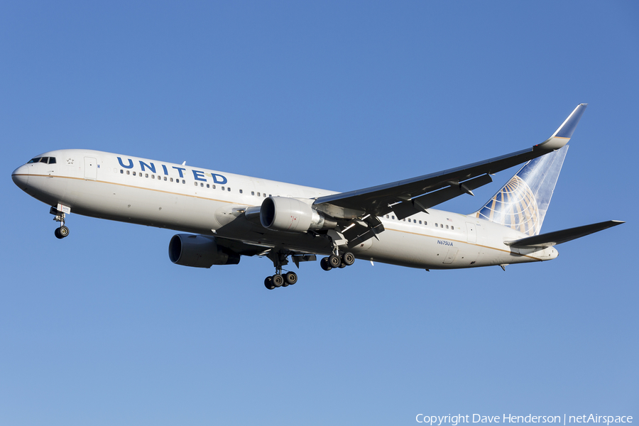 United Airlines Boeing 767-322(ER) (N675UA) | Photo 369050