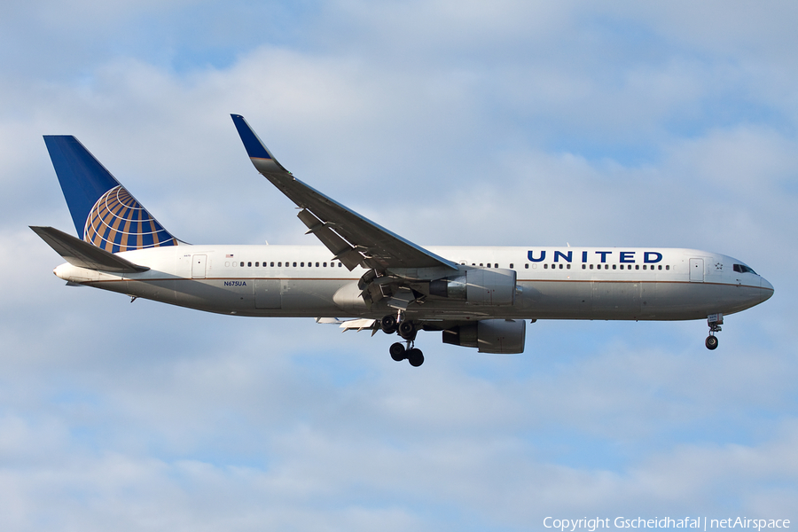 United Airlines Boeing 767-322(ER) (N675UA) | Photo 53507