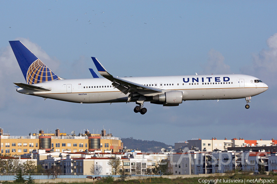 United Airlines Boeing 767-322(ER) (N675UA) | Photo 241397