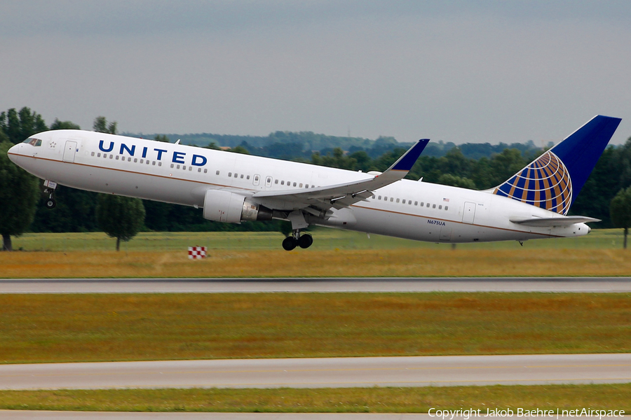United Airlines Boeing 767-322(ER) (N675UA) | Photo 176923