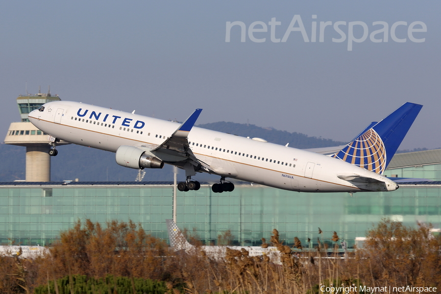 United Airlines Boeing 767-322(ER) (N676UA) | Photo 143941