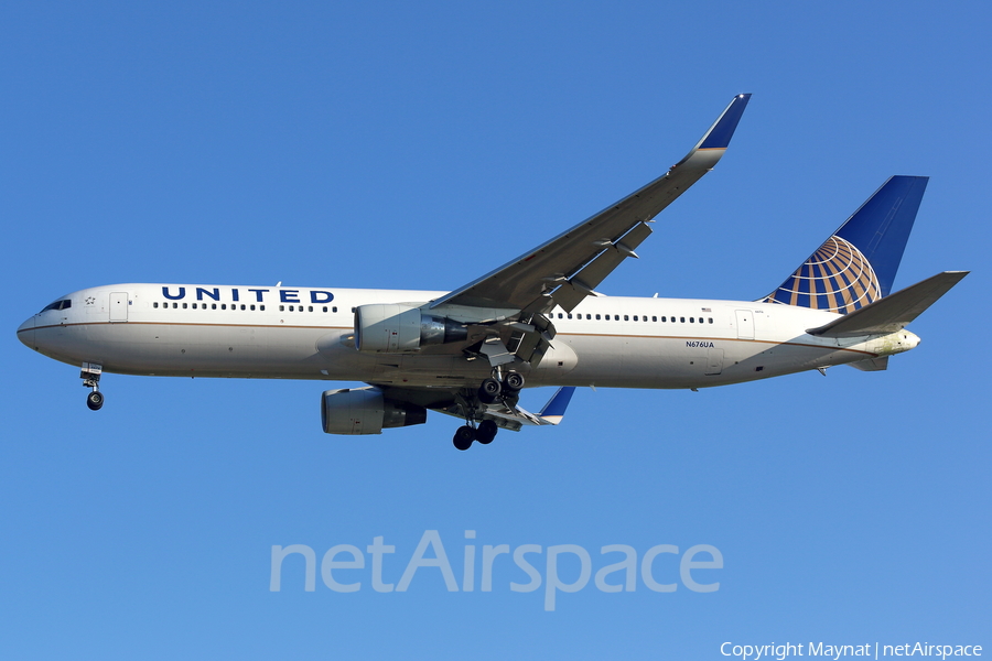 United Airlines Boeing 767-322(ER) (N676UA) | Photo 167365