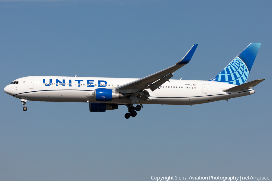 United Airlines Boeing 767-322(ER) (N676UA) | Photo 502507