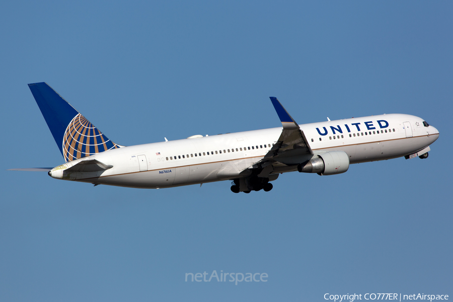 United Airlines Boeing 767-322(ER) (N676UA) | Photo 104618