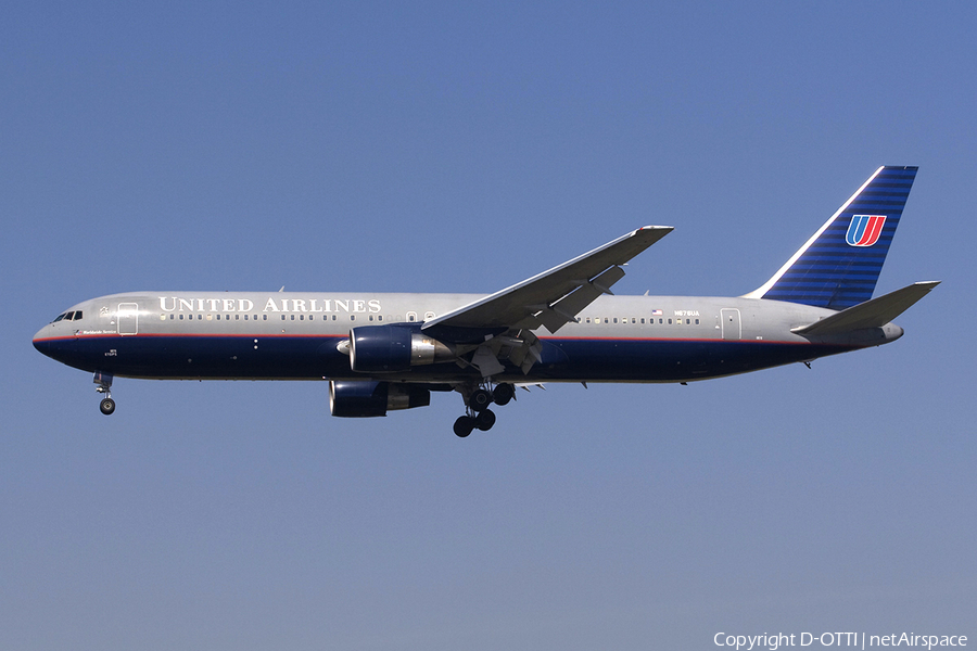 United Airlines Boeing 767-322(ER) (N676UA) | Photo 279462