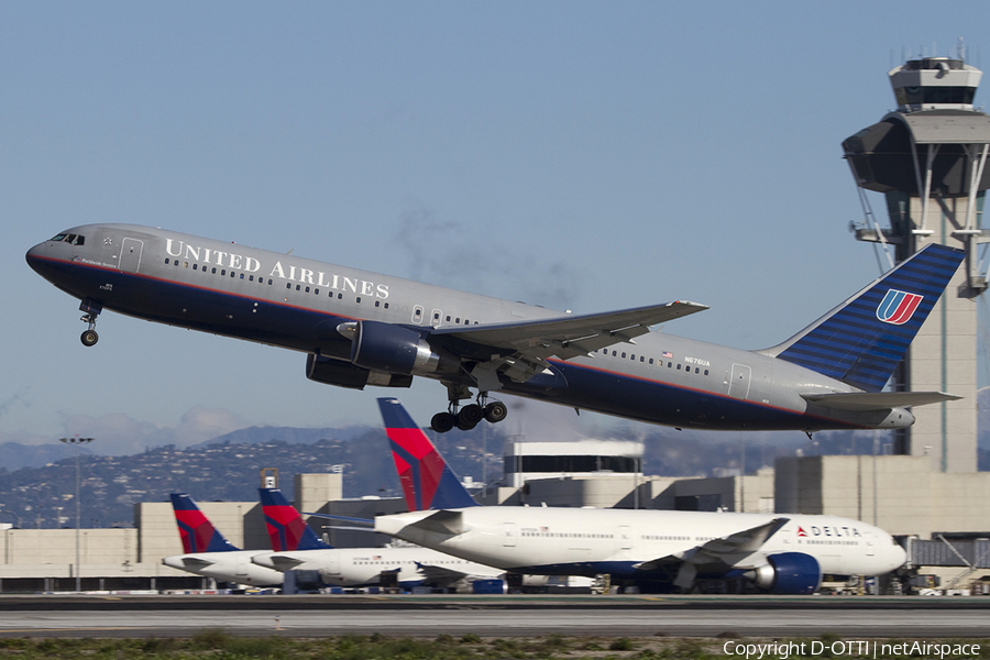 United Airlines Boeing 767-322(ER) (N676UA) | Photo 334584