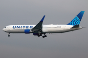 United Airlines Boeing 767-322(ER) (N676UA) at  London - Heathrow, United Kingdom