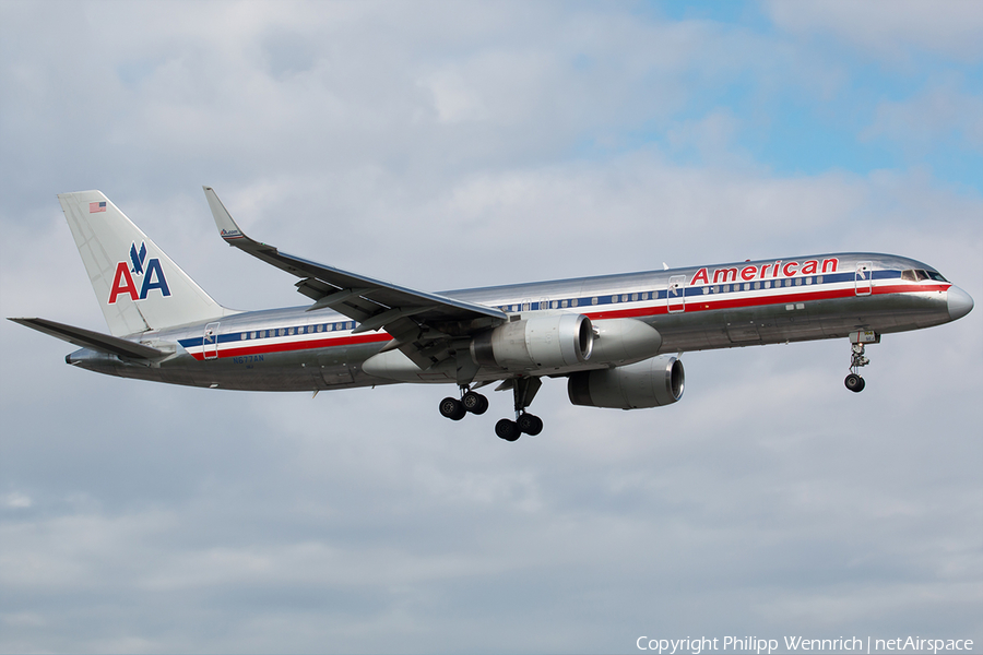 American Airlines Boeing 757-223 (N677AN) | Photo 137585