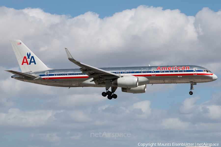 American Airlines Boeing 757-223 (N677AN) | Photo 150454