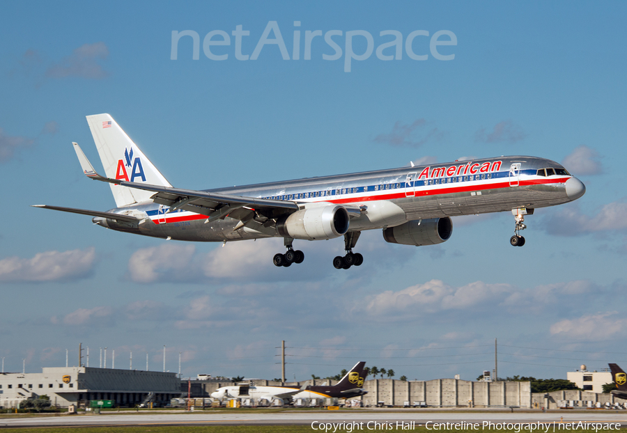 American Airlines Boeing 757-223 (N677AN) | Photo 193204