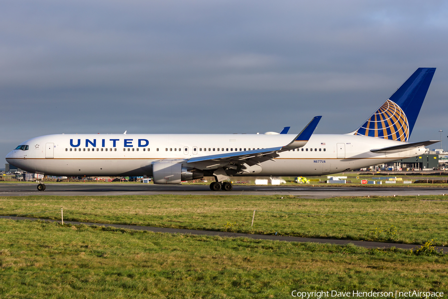 United Airlines Boeing 767-322(ER) (N677UA) | Photo 295639