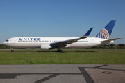 United Airlines Boeing 767-322(ER) (N677UA) at  Hamburg - Fuhlsbuettel (Helmut Schmidt), Germany