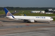 United Airlines Boeing 767-322(ER) (N677UA) at  Hamburg - Fuhlsbuettel (Helmut Schmidt), Germany