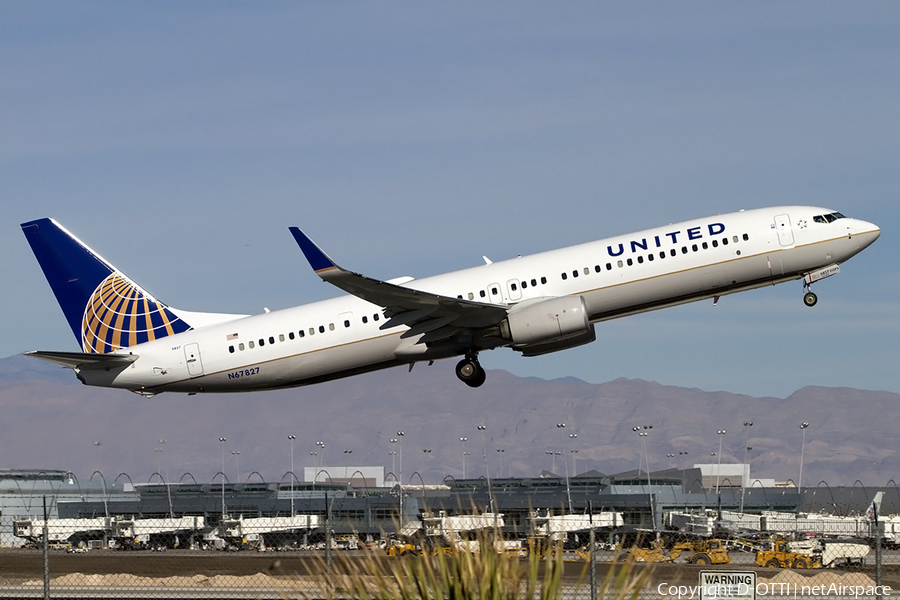 United Airlines Boeing 737-924(ER) (N67827) | Photo 466415