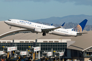 United Airlines Boeing 737-924(ER) (N67827) at  Los Angeles - International, United States