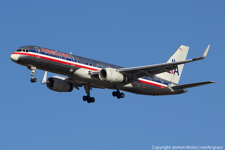 American Airlines Boeing 757-223 (N678AN) | Photo 43453