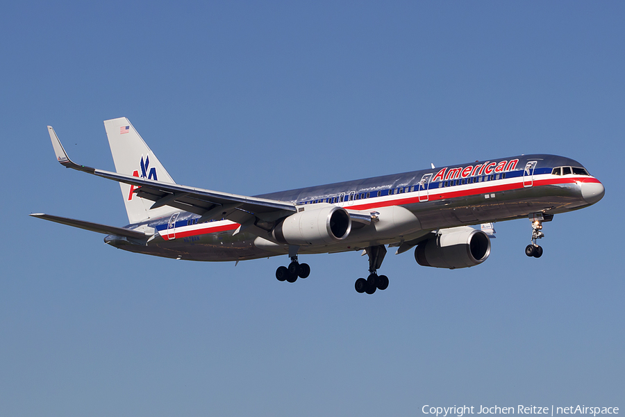 American Airlines Boeing 757-223 (N678AN) | Photo 103808