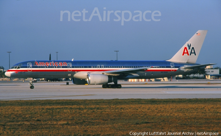 American Airlines Boeing 757-223 (N678AN) | Photo 415842