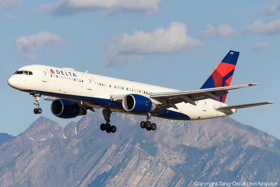 Delta Air Lines Boeing 757-232 (N679DA) | Photo 459381