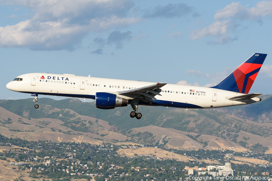 Delta Air Lines Boeing 757-232 (N679DA) | Photo 459382
