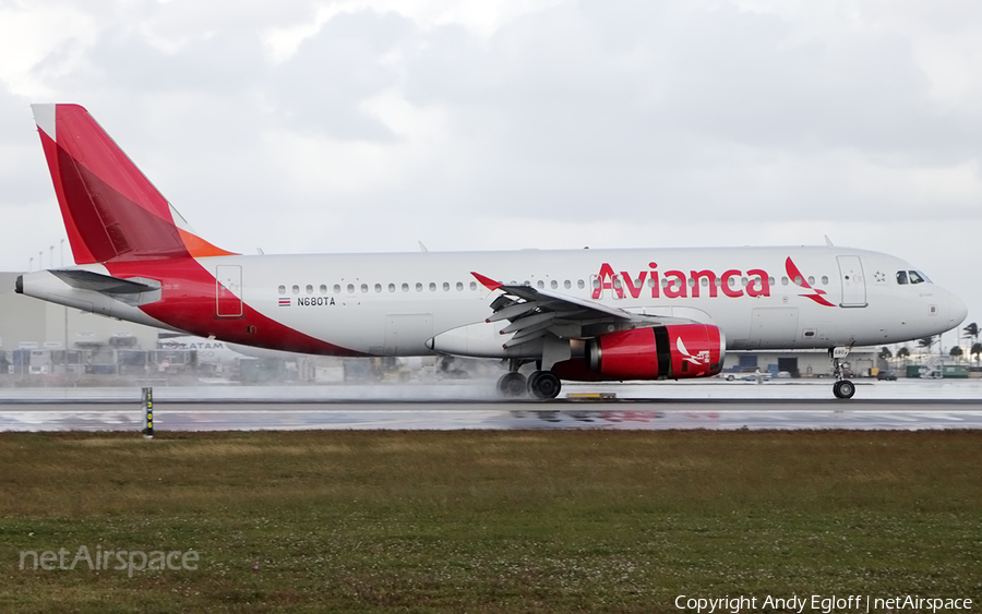 Avianca Central America Airbus A320-233 (N680TA) | Photo 368670