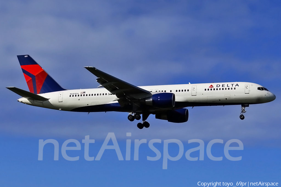 Delta Air Lines Boeing 757-232 (N681DA) | Photo 68194
