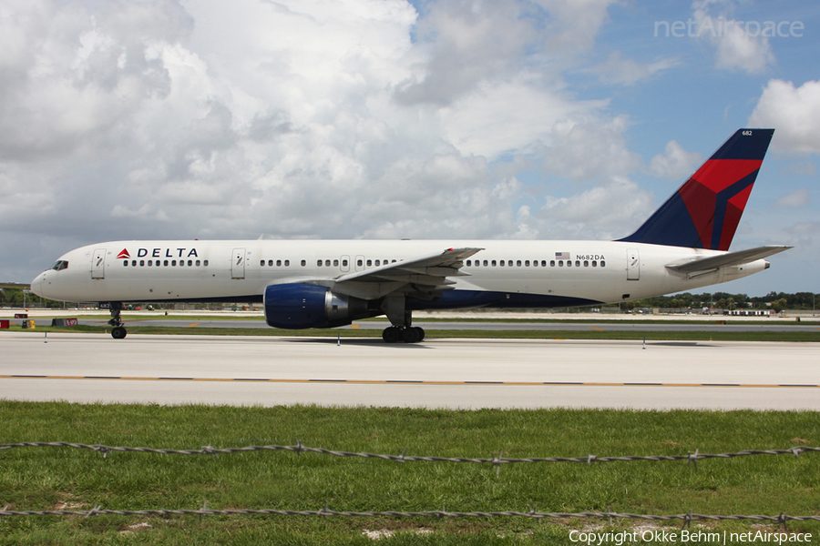 Delta Air Lines Boeing 757-232 (N682DA) | Photo 53893