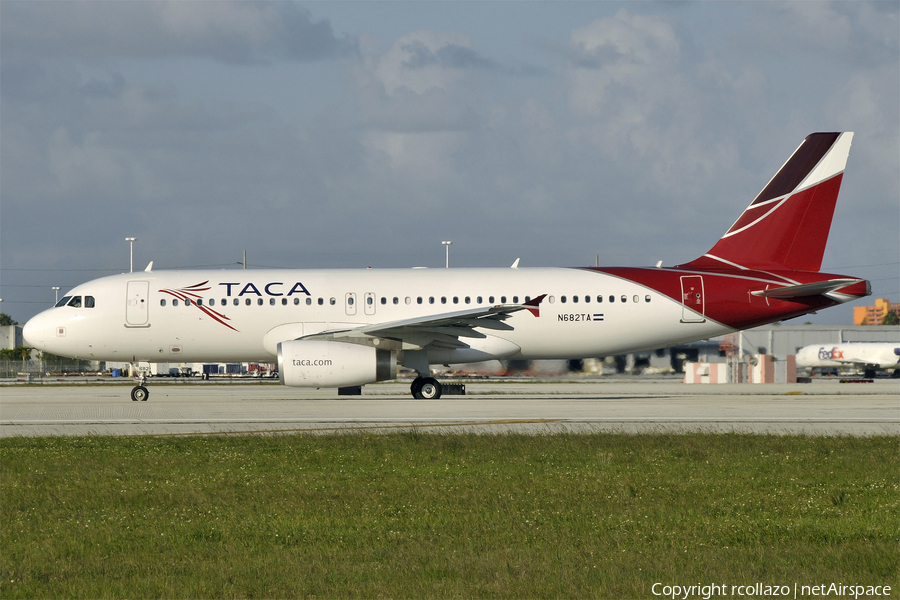 TACA International Airlines Airbus A320-233 (N682TA) | Photo 12682