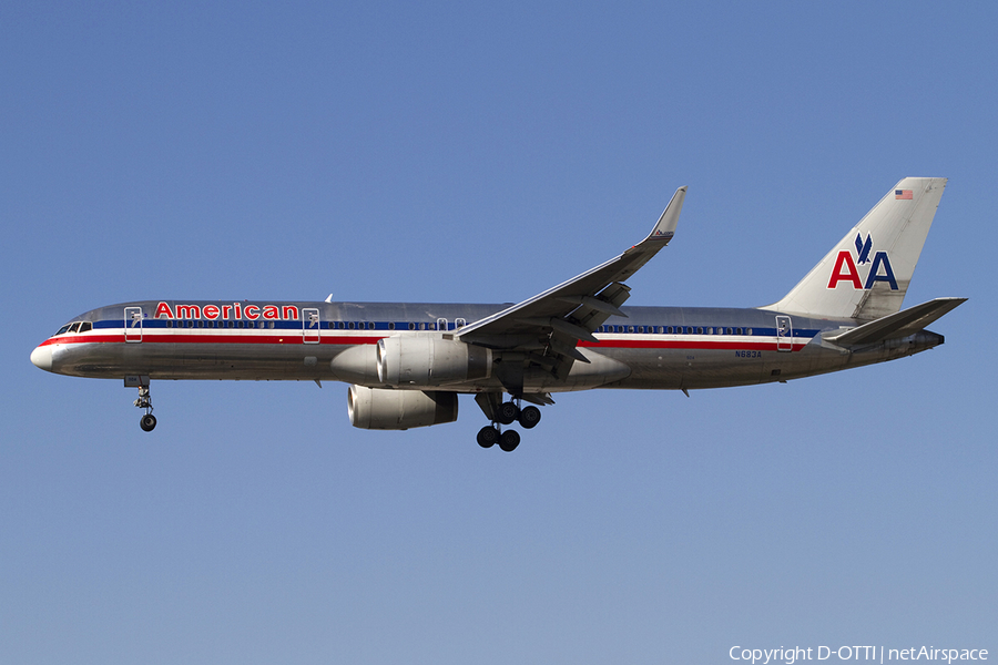 American Airlines Boeing 757-223 (N683A) | Photo 337348
