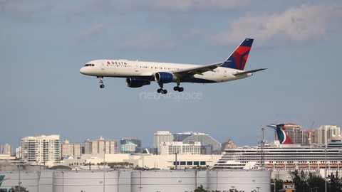 Delta Air Lines Boeing 757-232 (N683DA) at  Ft. Lauderdale - International, United States