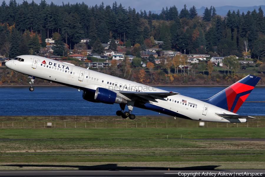 Delta Air Lines Boeing 757-232 (N683DA) | Photo 281924