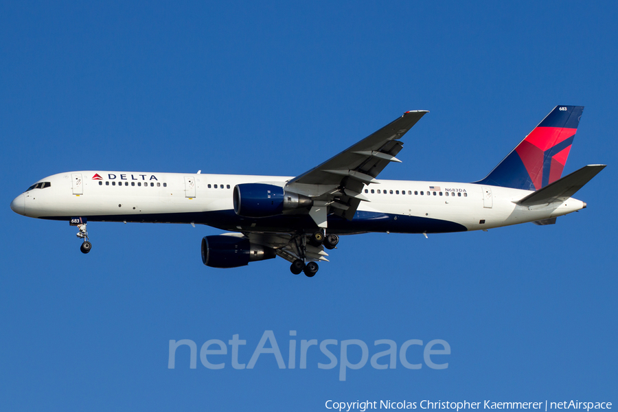 Delta Air Lines Boeing 757-232 (N683DA) | Photo 158746