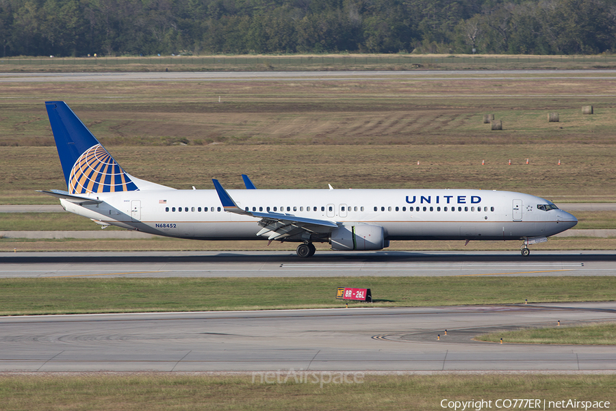 United Airlines Boeing 737-924(ER) (N68452) | Photo 14267