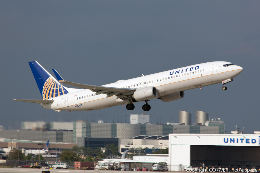 United Airlines Boeing 737-924(ER) (N68452) | Photo 32195