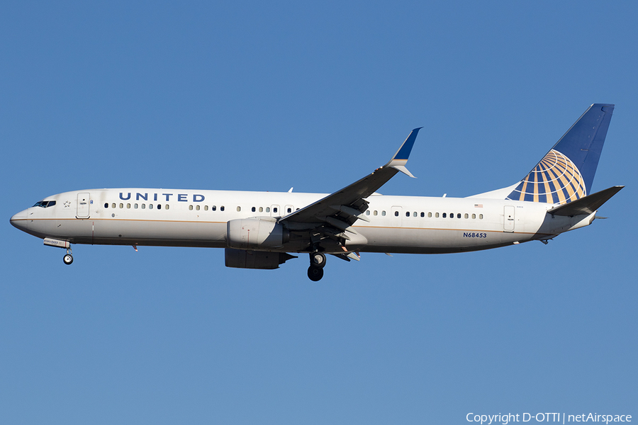 United Airlines Boeing 737-924(ER) (N68453) | Photo 542431