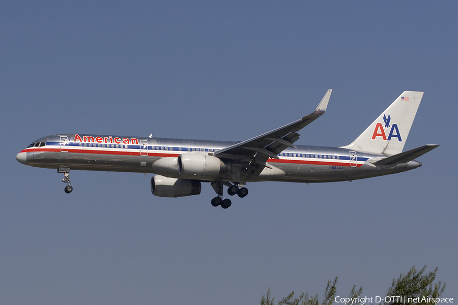 American Airlines Boeing 757-223 (N684AA) | Photo 279441