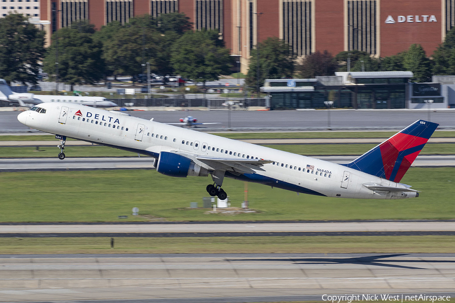 Delta Air Lines Boeing 757-232 (N684DA) | Photo 404671