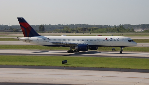 Delta Air Lines Boeing 757-232 (N684DA) at  Atlanta - Hartsfield-Jackson International, United States