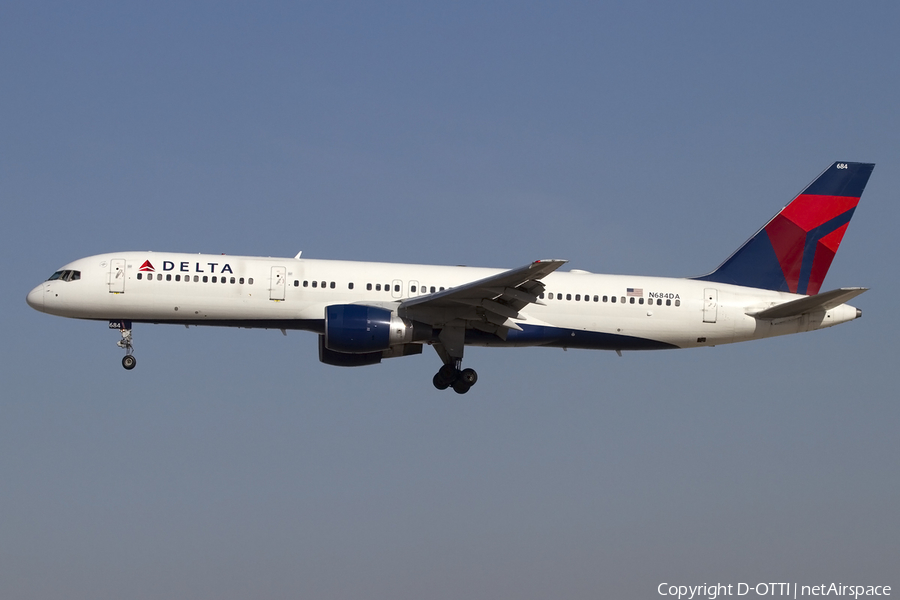 Delta Air Lines Boeing 757-232 (N684DA) | Photo 424644