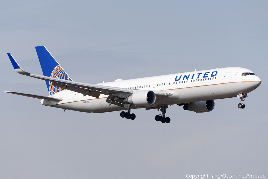 United Airlines Boeing 767-3CB(ER) (N684UA) | Photo 499729