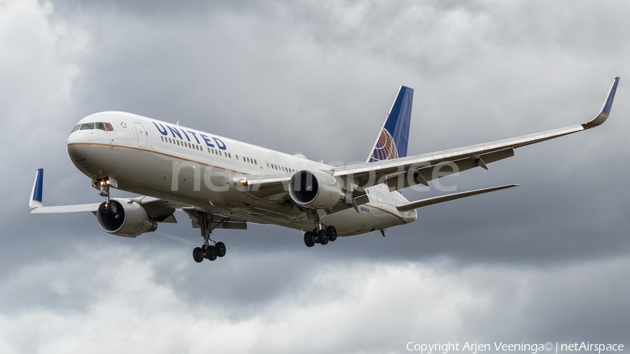United Airlines Boeing 767-3CB(ER) (N684UA) | Photo 380552