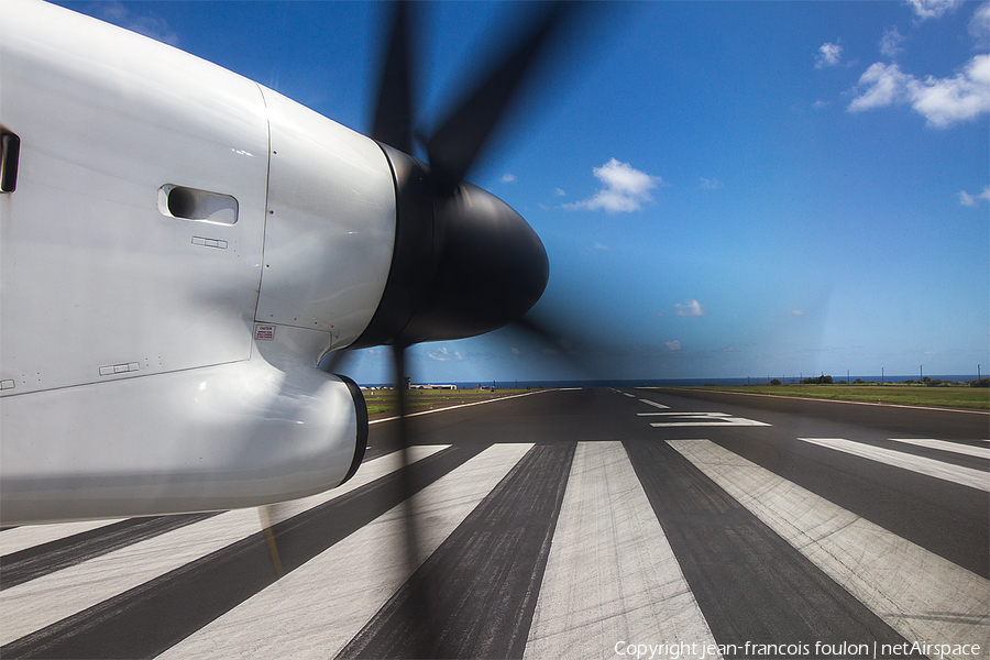 Island Air Bombardier DHC-8-402Q (N684WP) | Photo 186498