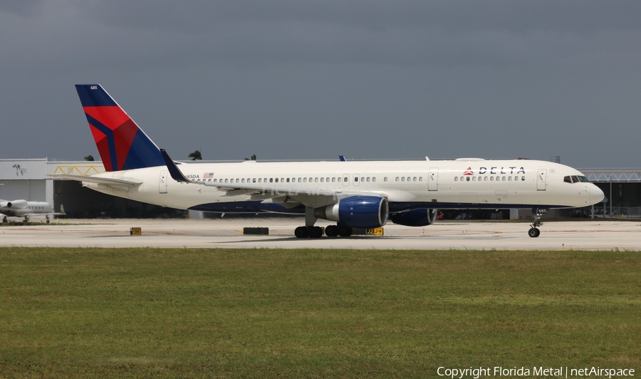 Delta Air Lines Boeing 757-232 (N685DA) | Photo 358103