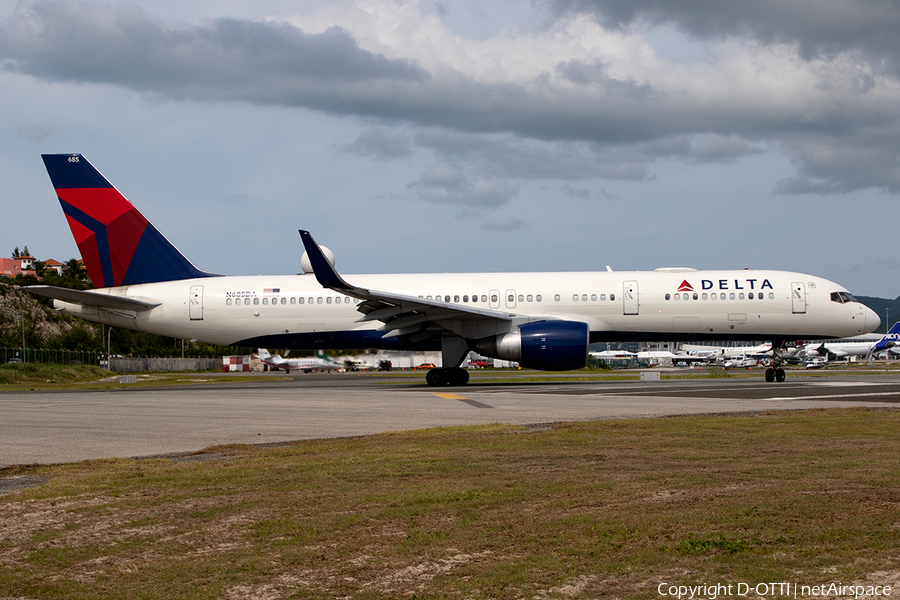 Delta Air Lines Boeing 757-232 (N685DA) | Photo 360046