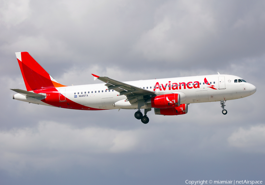 Avianca El Salvador Airbus A320-233 (N685TA) | Photo 89682