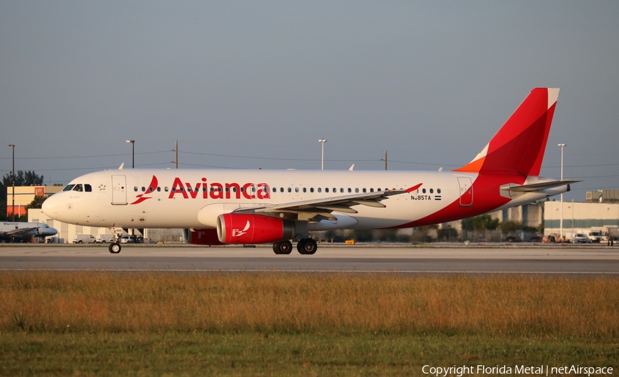Avianca El Salvador Airbus A320-233 (N685TA) | Photo 621943